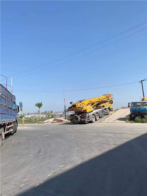 内蒙古25吨吊车的租赁价格大概是多少？